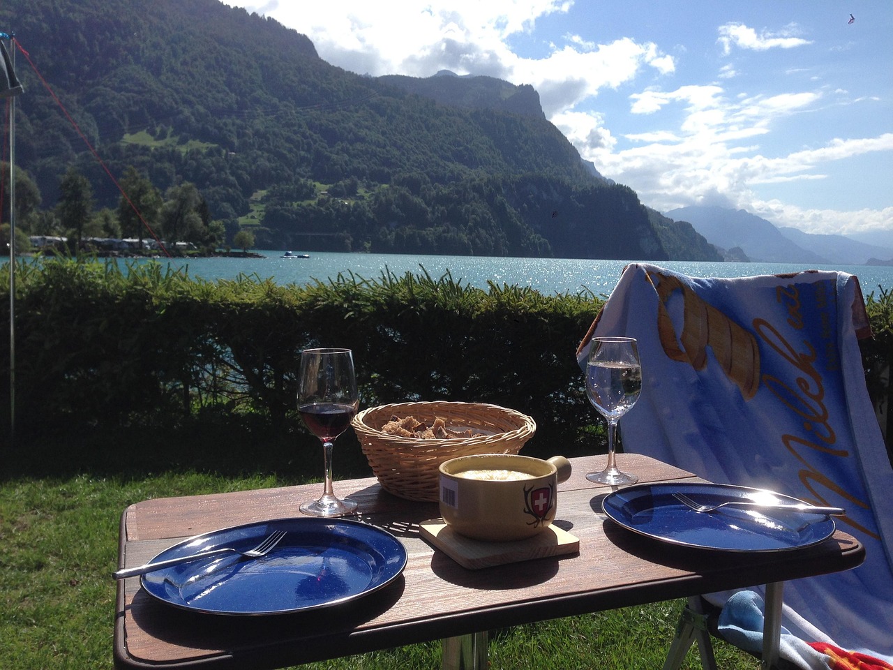 Fondue, switzerland, nature — Coronavirus disease 2019