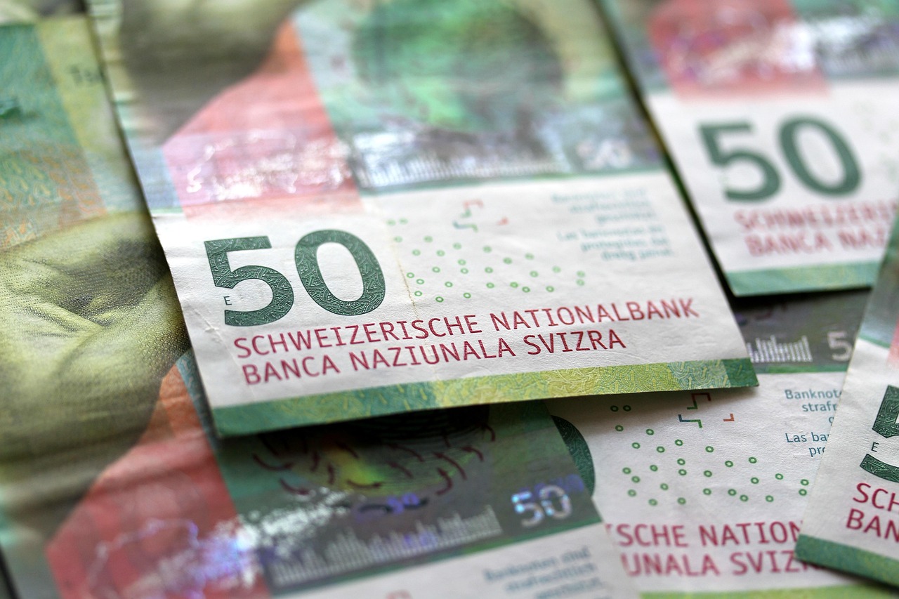 Money, cash, bank notes — Discovering Financial Opportunities in the Digital Age