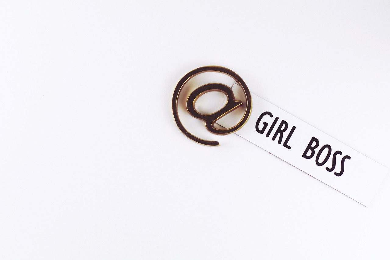 Girl boss, the every girl, white desk — Play Roulette Canada with PayPal: A Comprehensive Guide