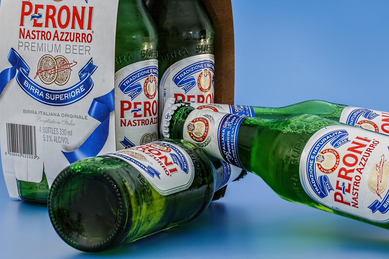 Beer, drinks, bottles — Tips for successfully flirting online